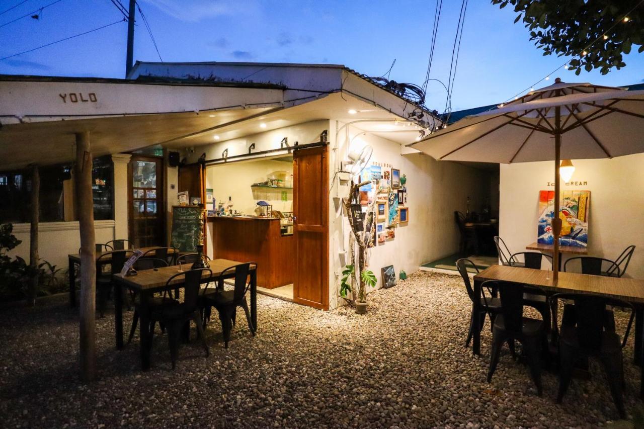 Ocean Breeze Hostel By Daily Sweet Moalboal Esterno foto