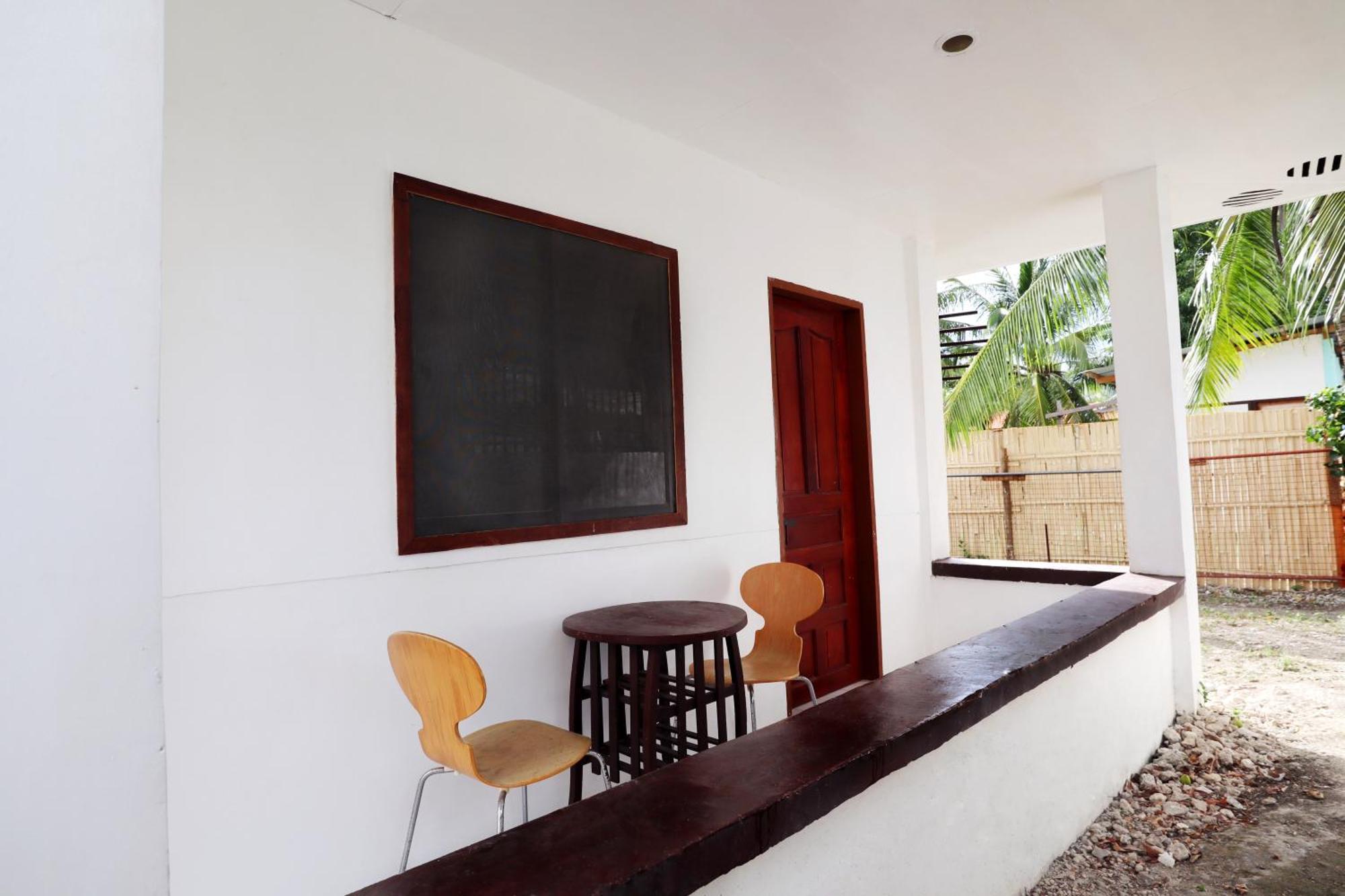 Ocean Breeze Hostel By Daily Sweet Moalboal Esterno foto