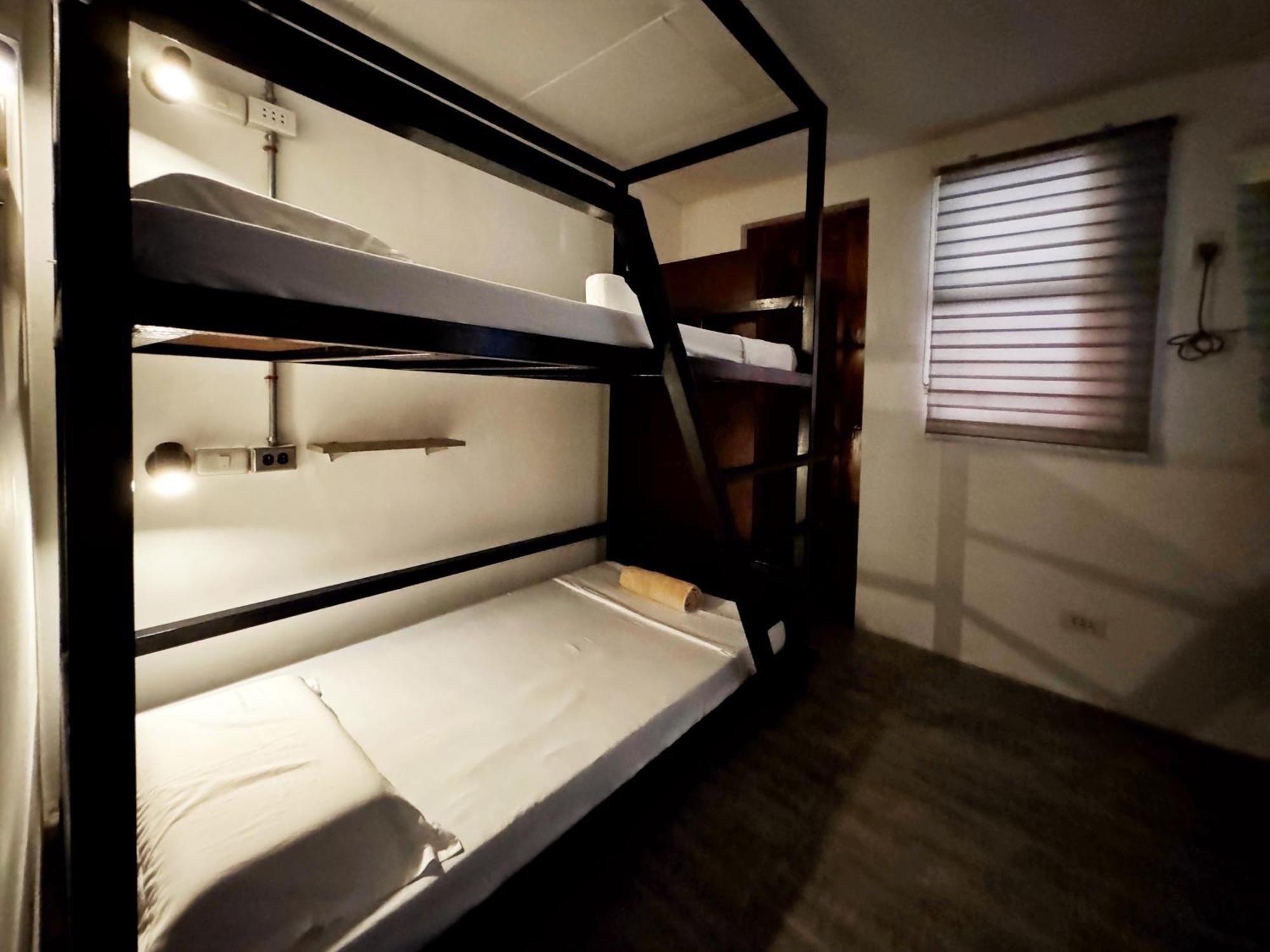 Ocean Breeze Hostel By Daily Sweet Moalboal Esterno foto