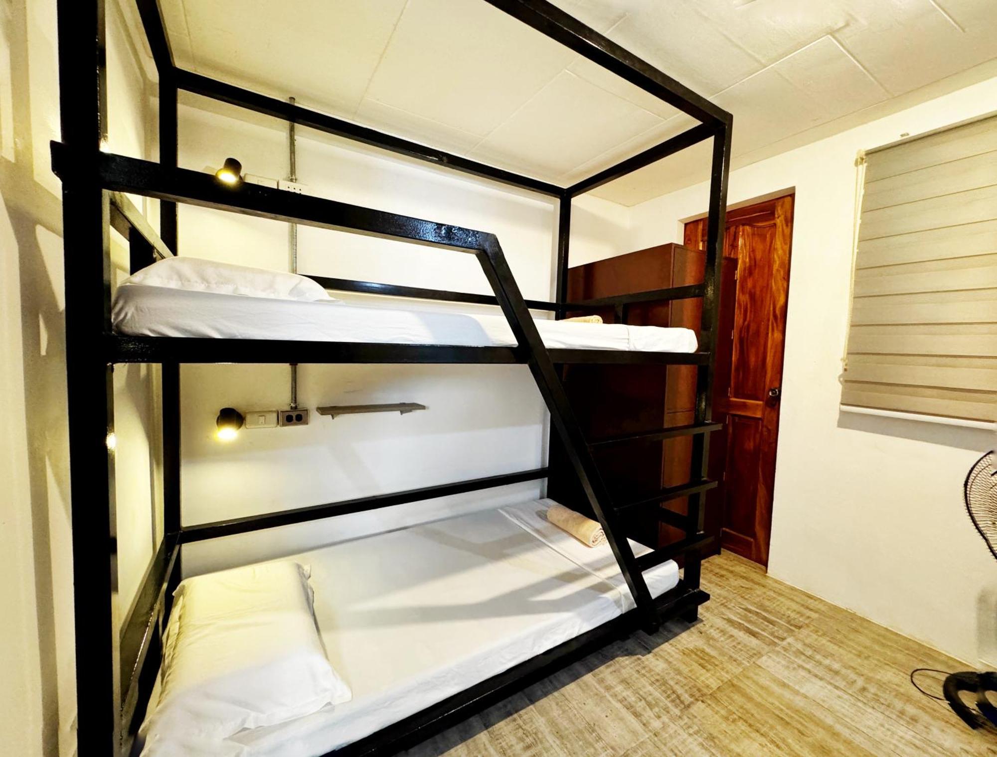Ocean Breeze Hostel By Daily Sweet Moalboal Esterno foto